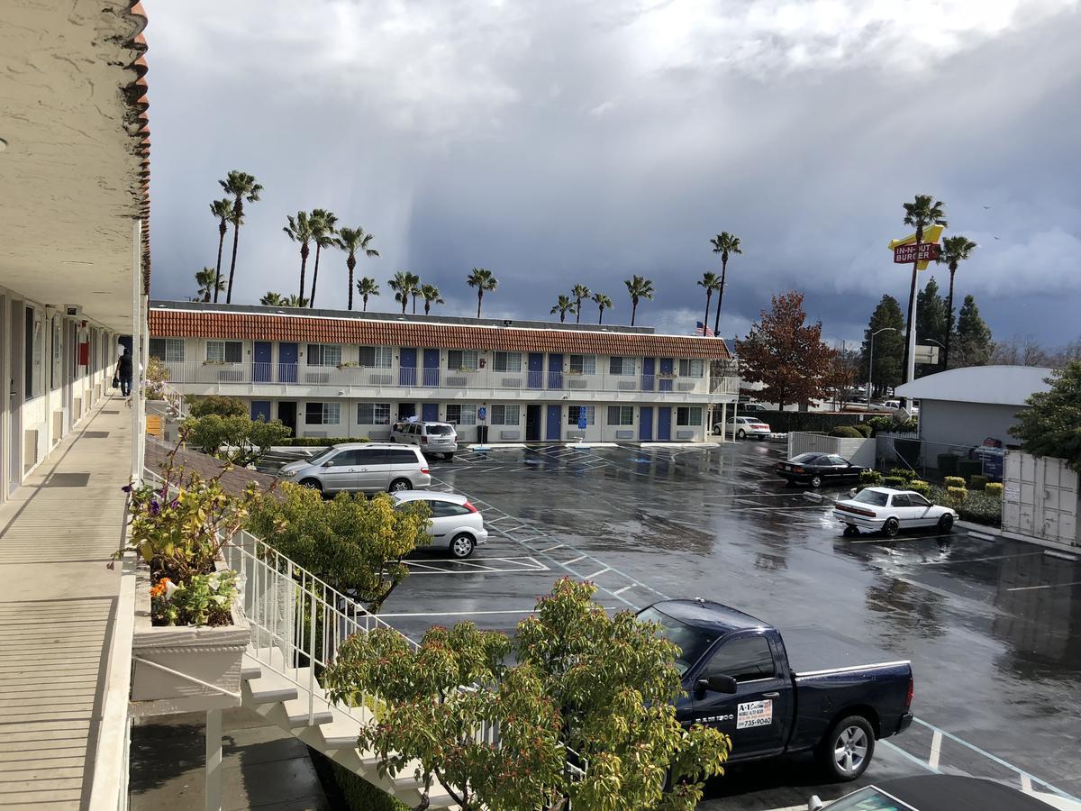 Gilroy Inn Luaran gambar