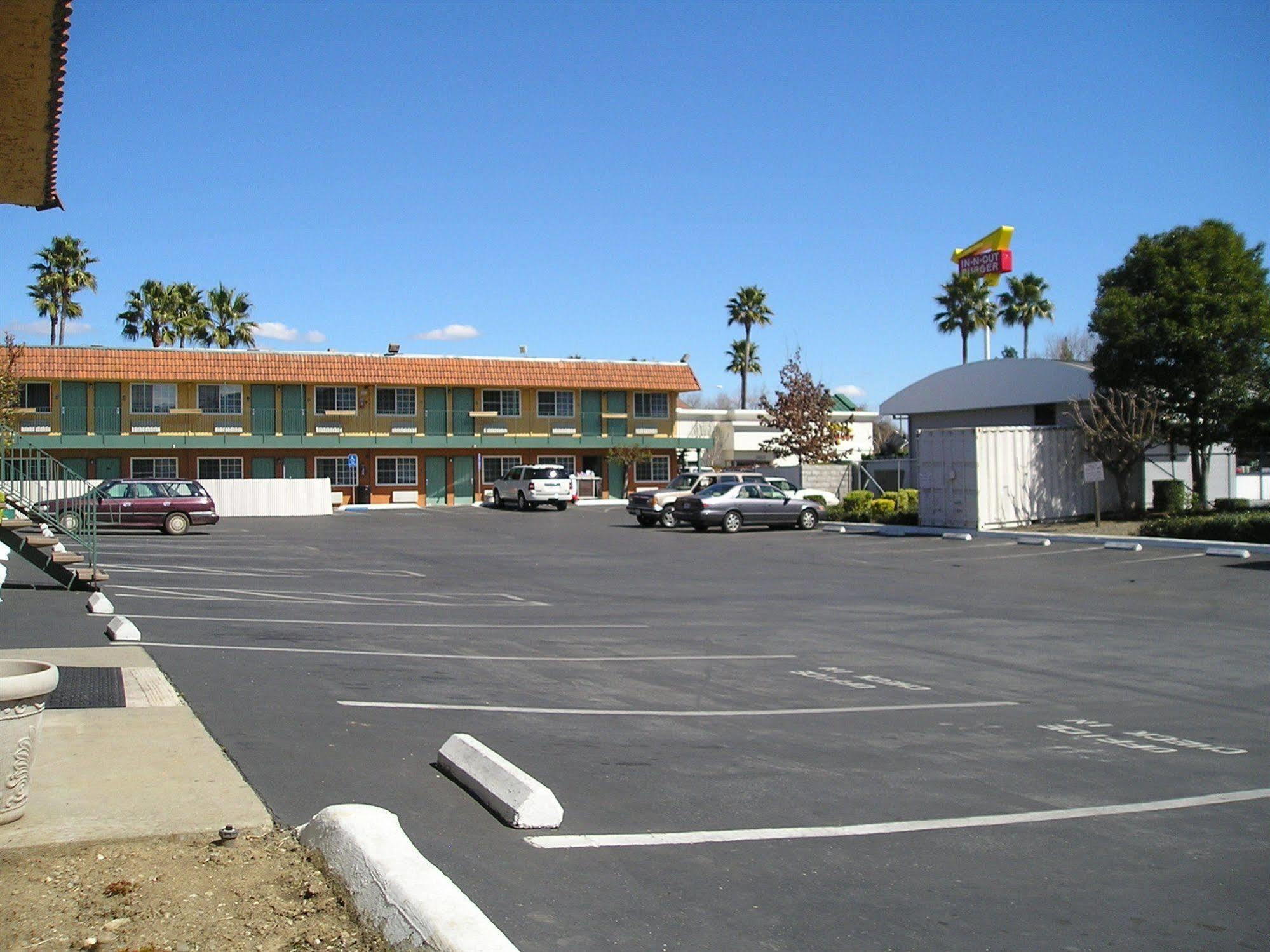 Gilroy Inn Luaran gambar