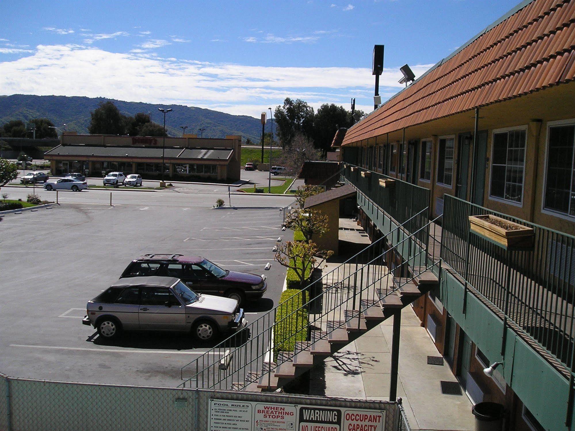 Gilroy Inn Luaran gambar